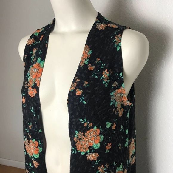 LulaRoe Joy Sleeveless Vest Small black floral - Picture 3 of 10